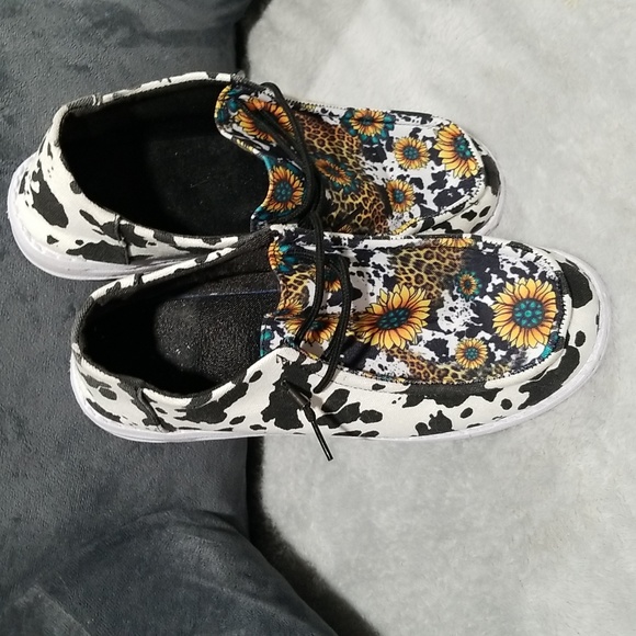 Shoes - Picture 2 of 3